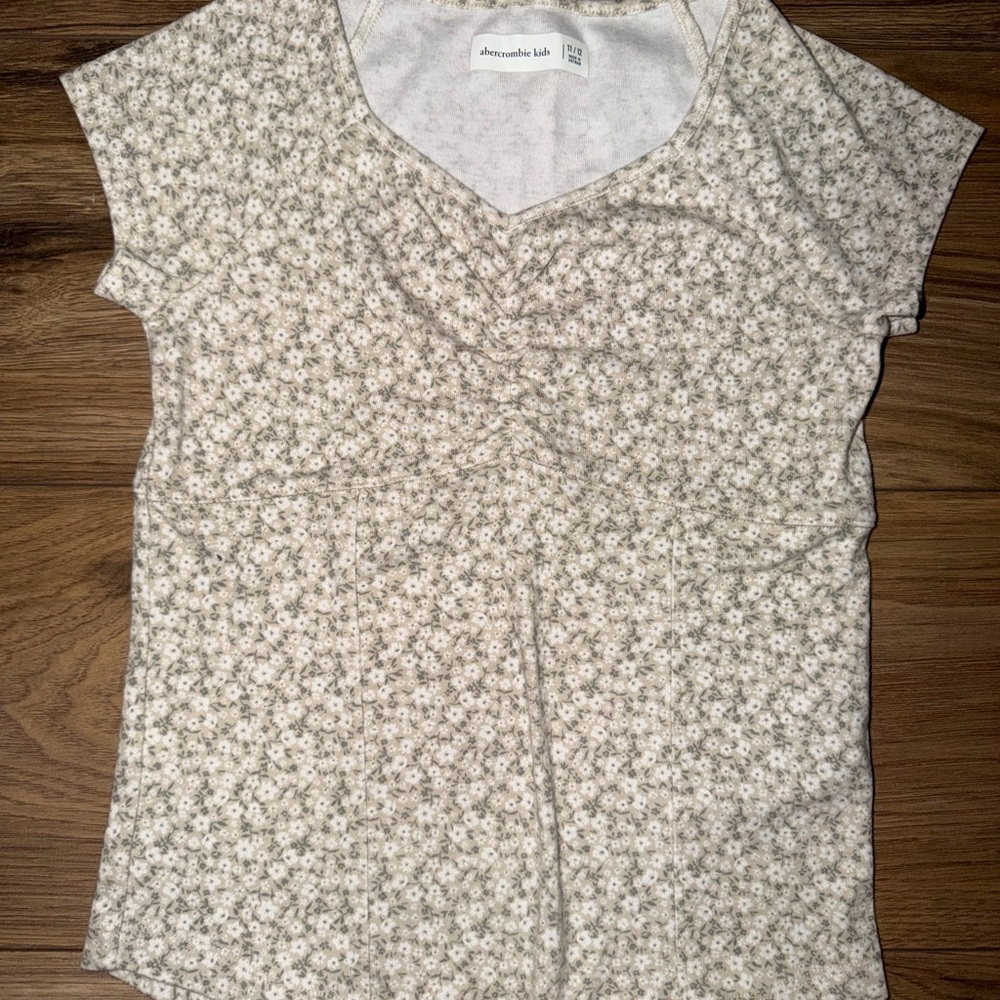 abercrombie kids Cream Floral V-Neck Short Sleeve Top